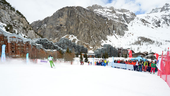 Fin de la course de slalom aux pieds des pistes de La Daille