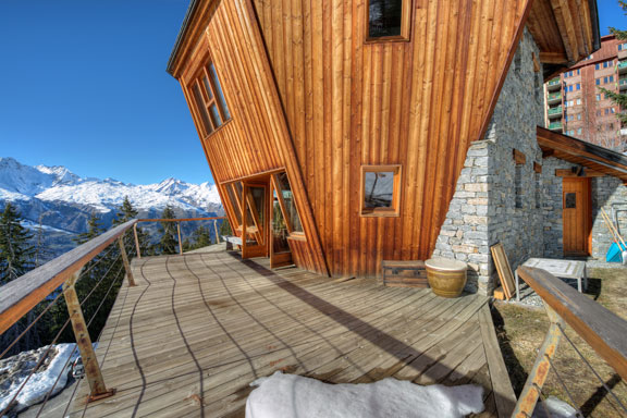 Très belle terrasse qui vous permet de profiter des derniers rayons de soleil toute l'année