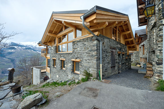 Très belle rénovation et intégration dans le hameau de La Chenal