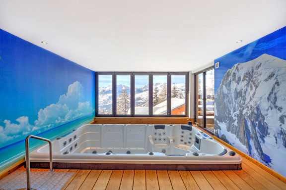 jacuzzi avec vue sur la montagne