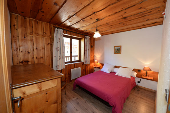 Une des chambres de l'appartement Les Sapins à Val-d'Isère