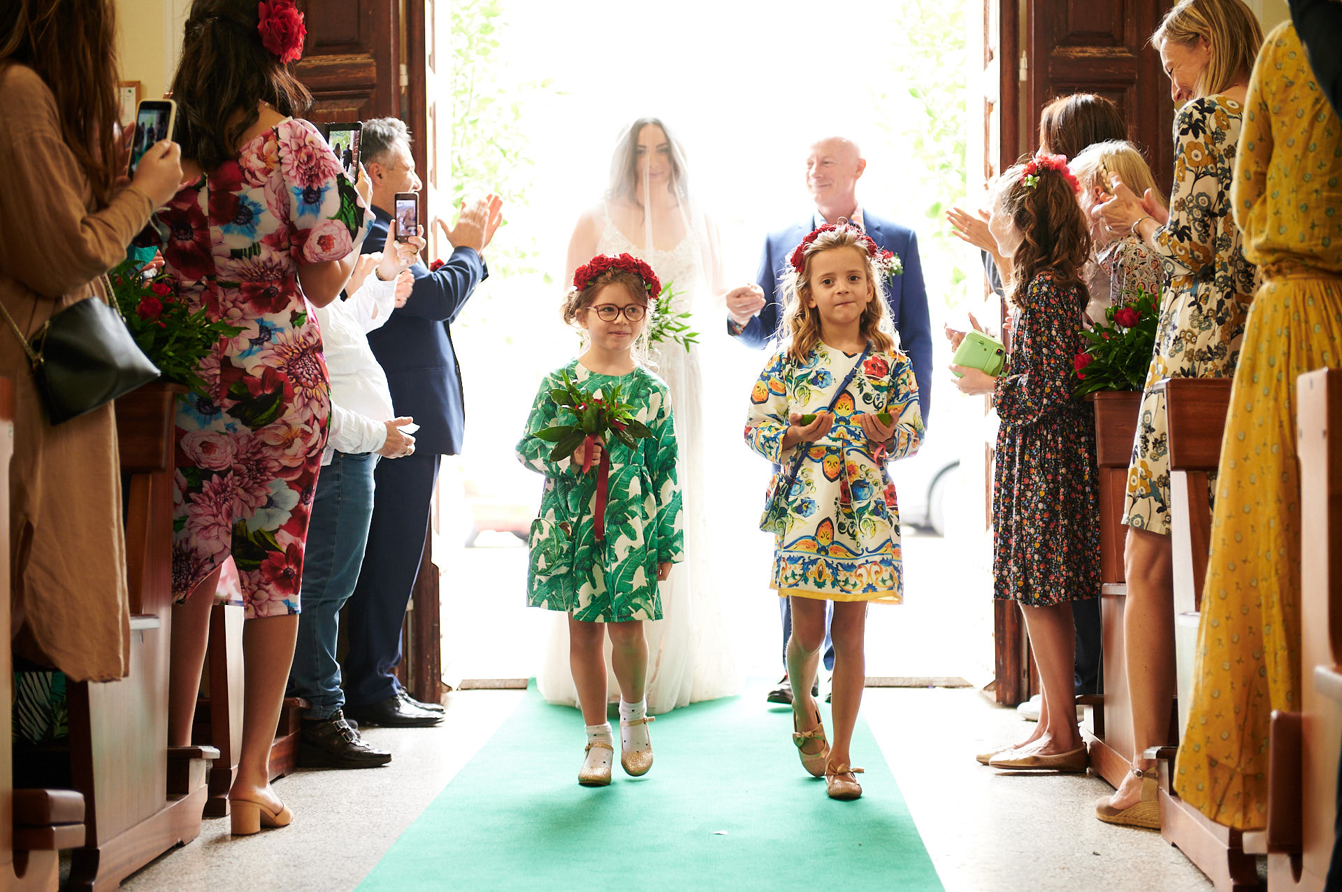 Entrée de la mariée dans l'église