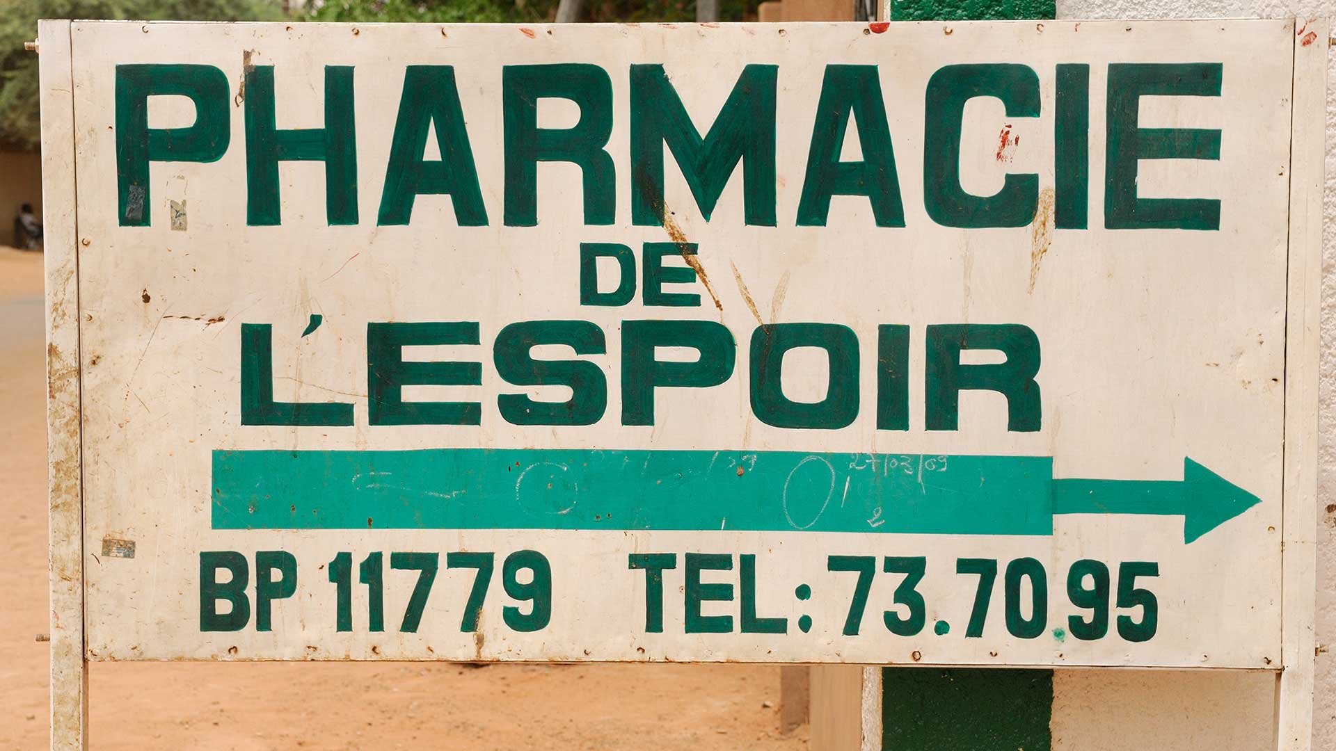 Panneau indiquant Pharmacie de l'Espoir