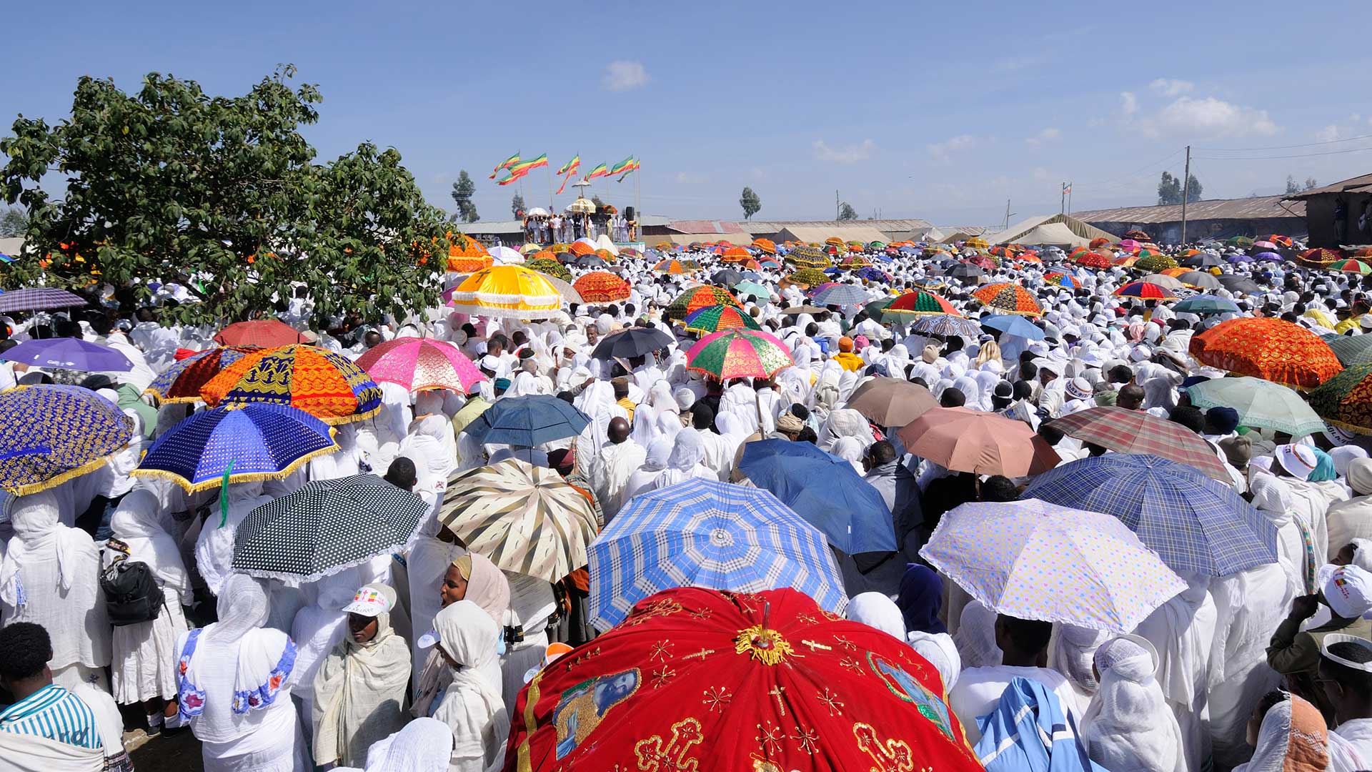 Foule colorée de parasol parapluie